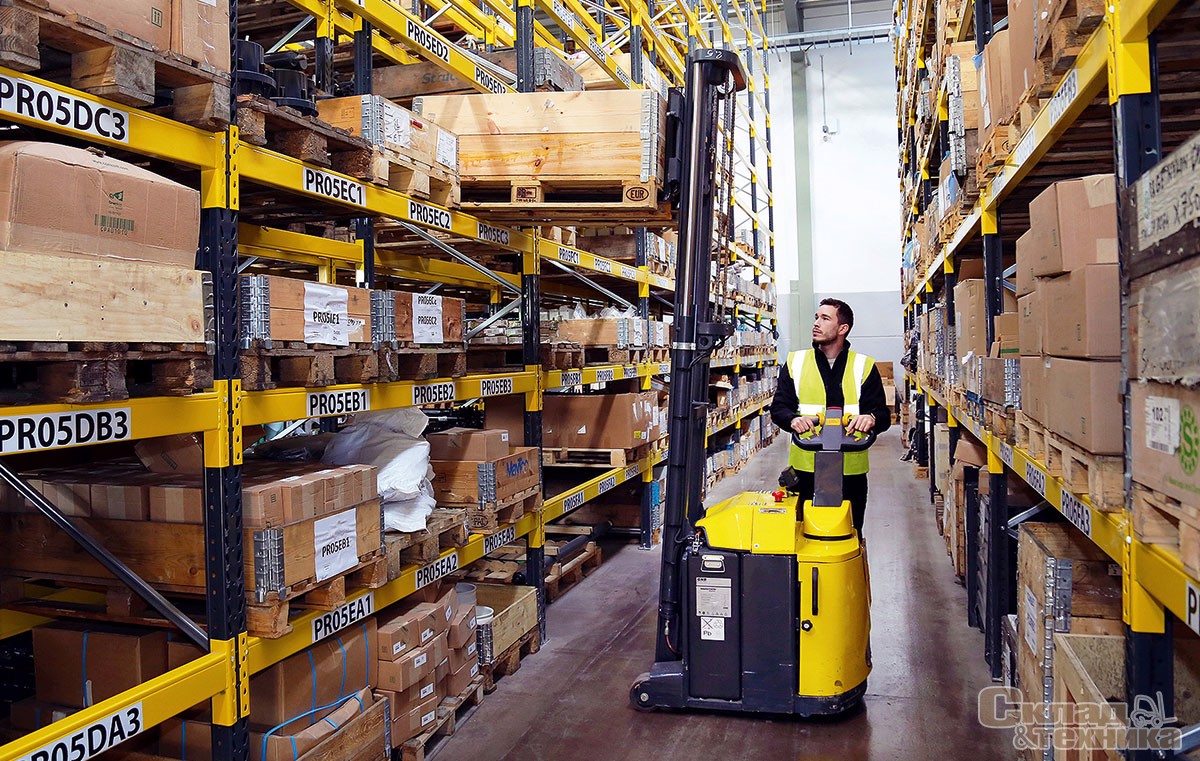 Противовесный штабелер [b]Combi-CS[/b] был выбран в качестве лучшей погрузочной техники в номинации [b]Warehouse Truck Lowlifter[/b] – средневысотная грузоподъемная техника. Новинка оценивалась по совокупности баллов по параметрам технологичность, дизайн и эргономика, экологичность, привлекательность для клиента и безопасность.