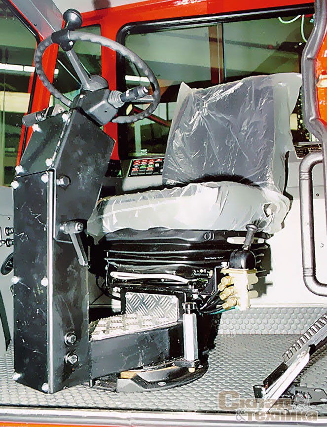 Одно из основных отличий тягача ро-ро от терминального тягача – вращающееся вместе с пультом управления сиденье водителя