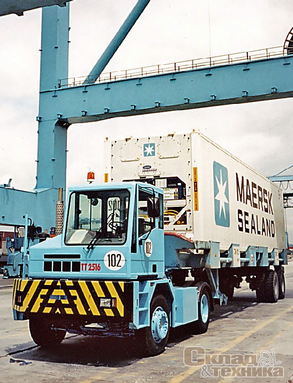 Один из 34 тягачей TT2516VA, поставленных компании Maersk Spain для контейнерного терминала APMM в Алхесирасе (Испания)