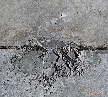 [b]Рис. 3[/b] Выбоина в бетонном полу