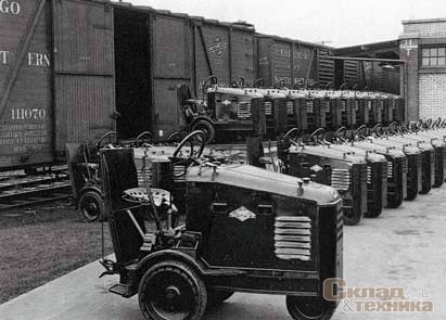 1927 г. Трехколесные тягачи Clark с жесткой защитой рабочего места водителя